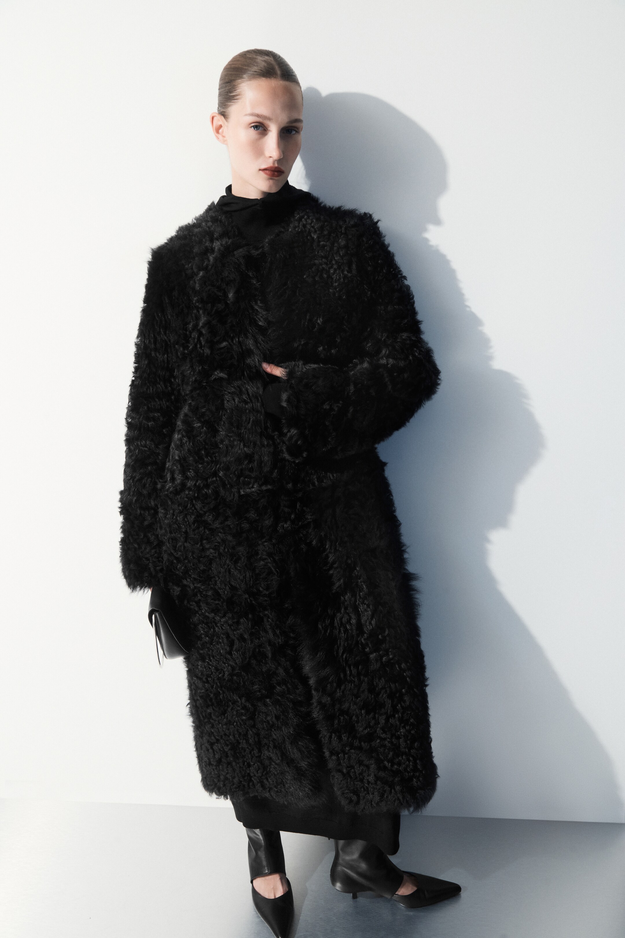 The oversized reversible shearling coat - BLACK - women | COS AU