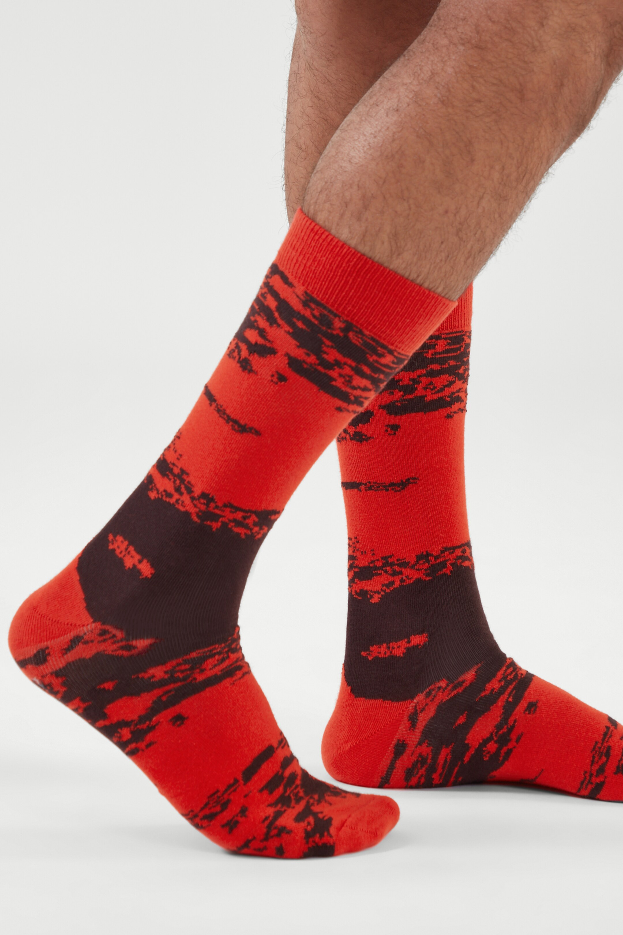 Right image of cos GRAPHIC KNIT SOCKS in RED