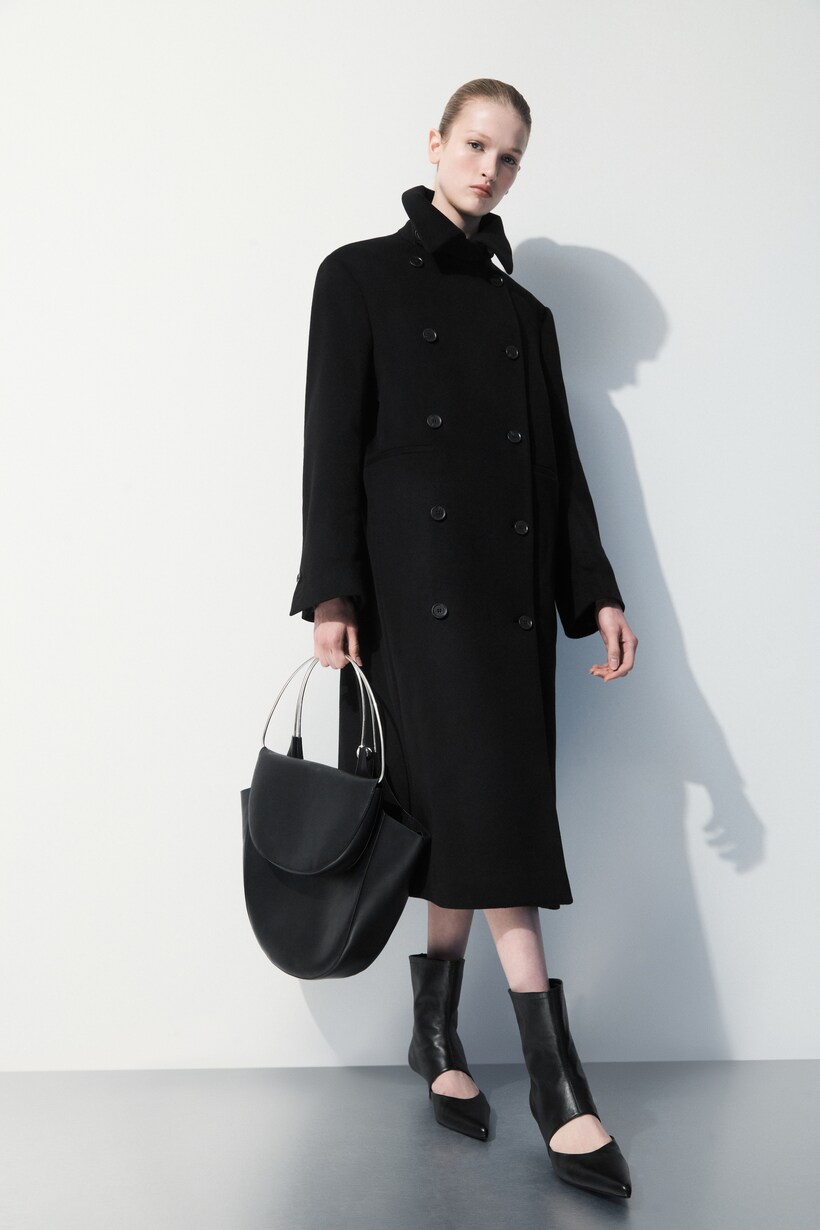 The recycled-cashmere trench coat - BLACK - women | COS AU