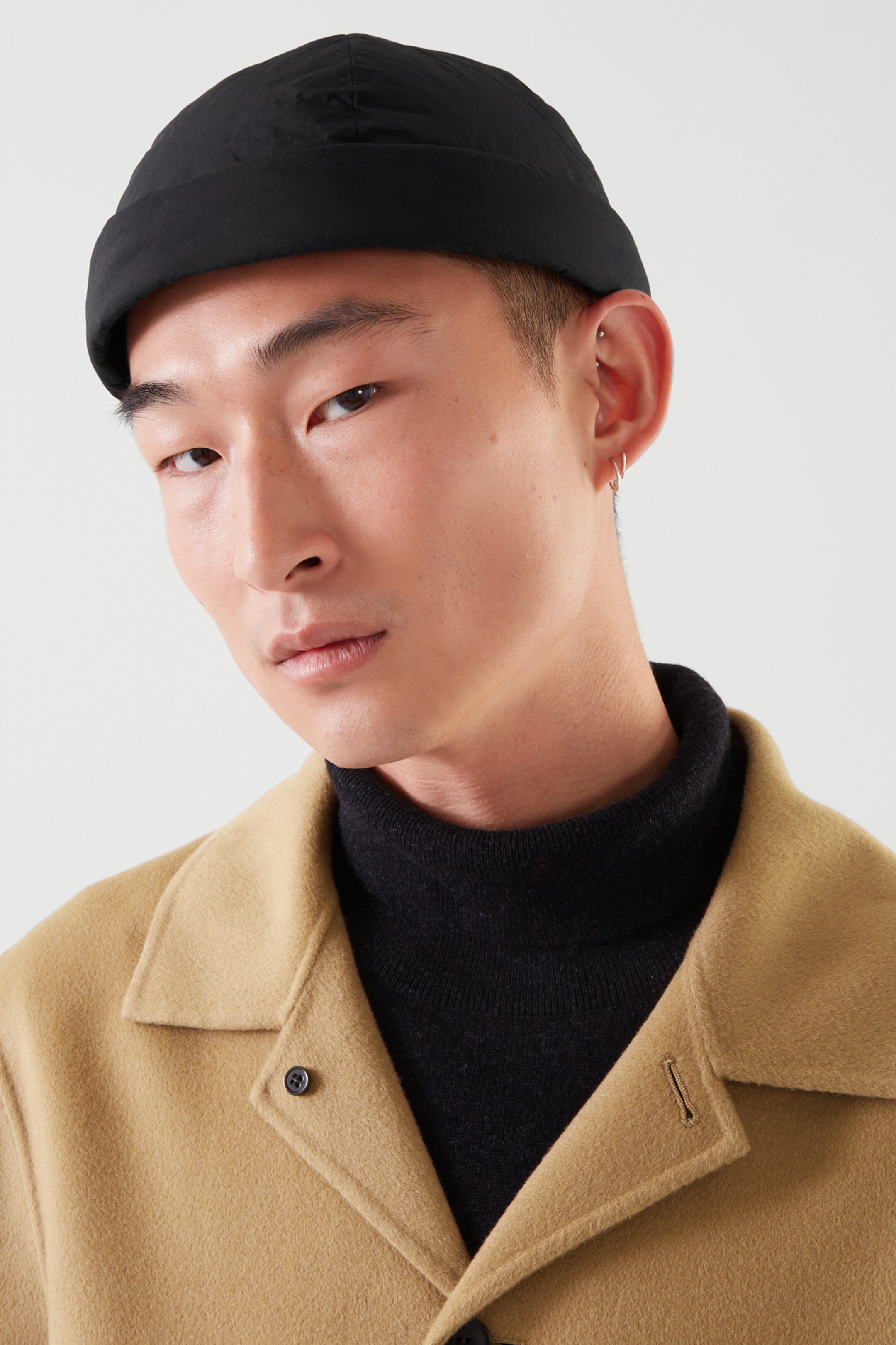 Padded beanie - Black - Men | COS AU