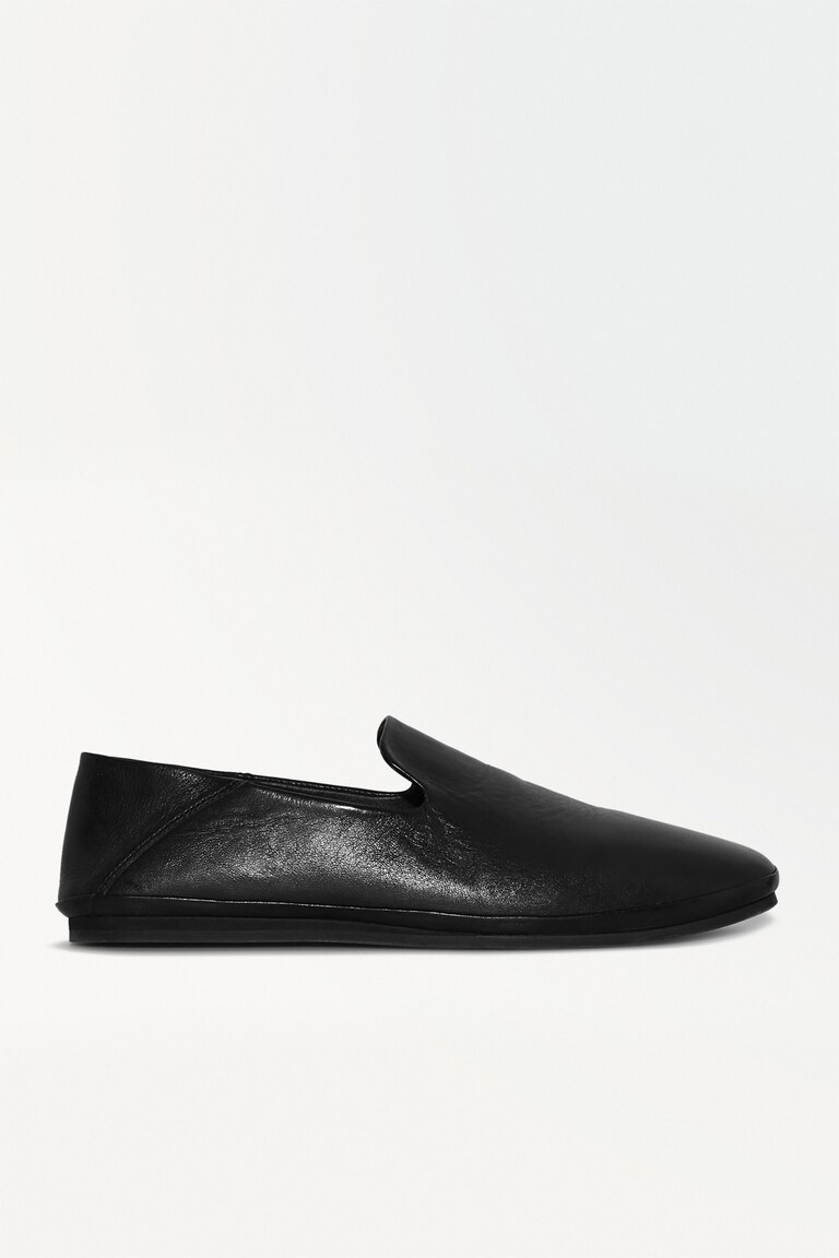 THE LEATHER SLIP-ON SHOES