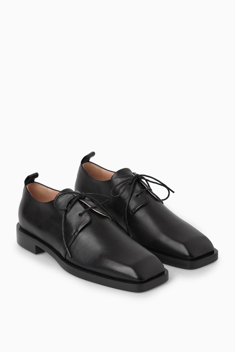 SQUARE TOE LEATHER BROGUES