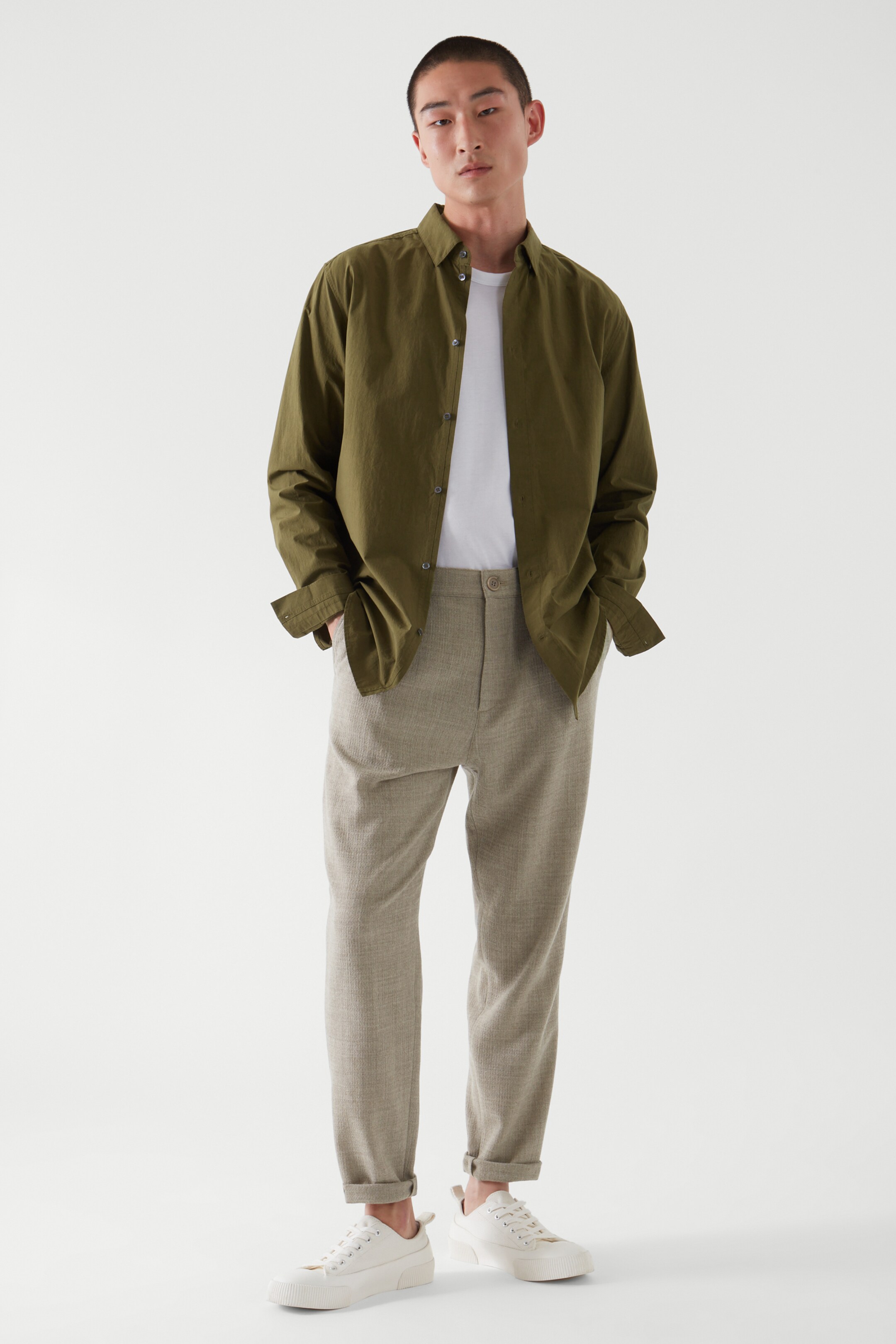 Relaxed-fit tapered chinos - light 