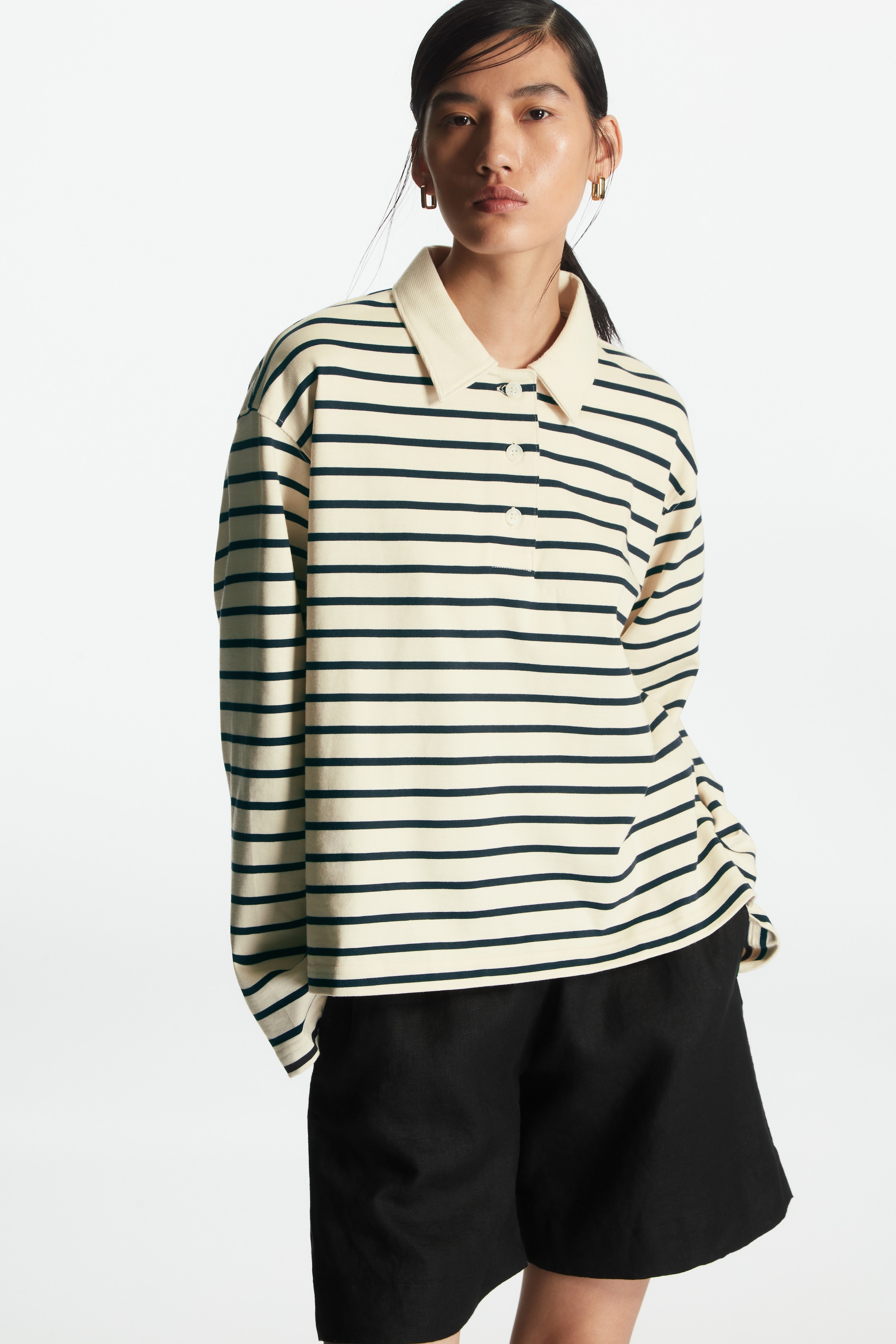 Front image of cos REGULAR-FIT LONG-SLEEVED POLO SHIRT in CREAM / NAVY