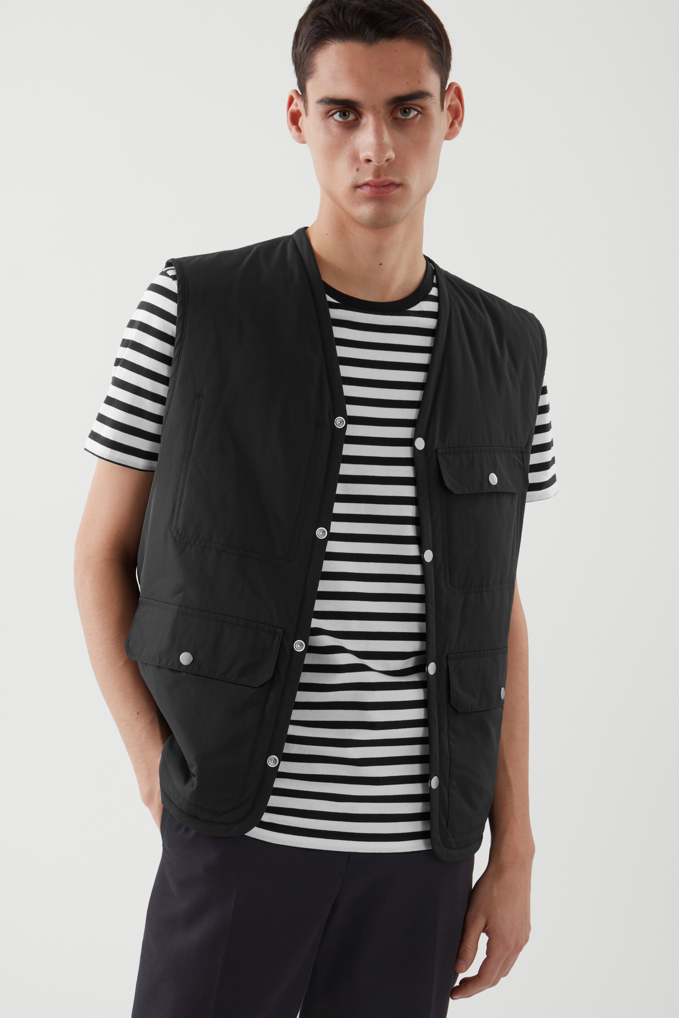 V-neck snap-stud vest - BLACK - Men 