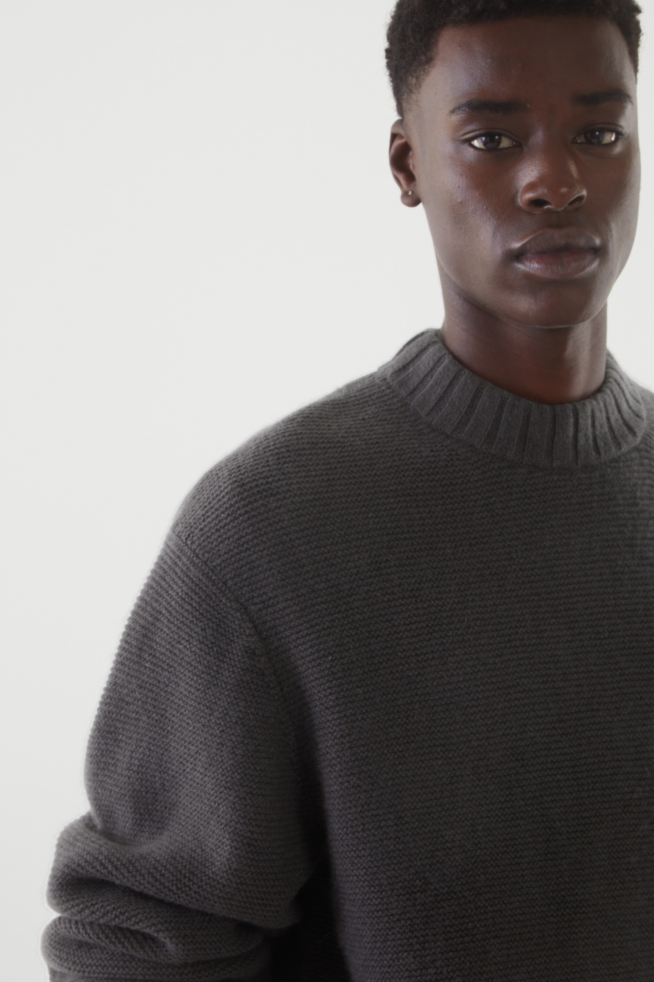 Mock-neck pure cashmere jumper - DARK 