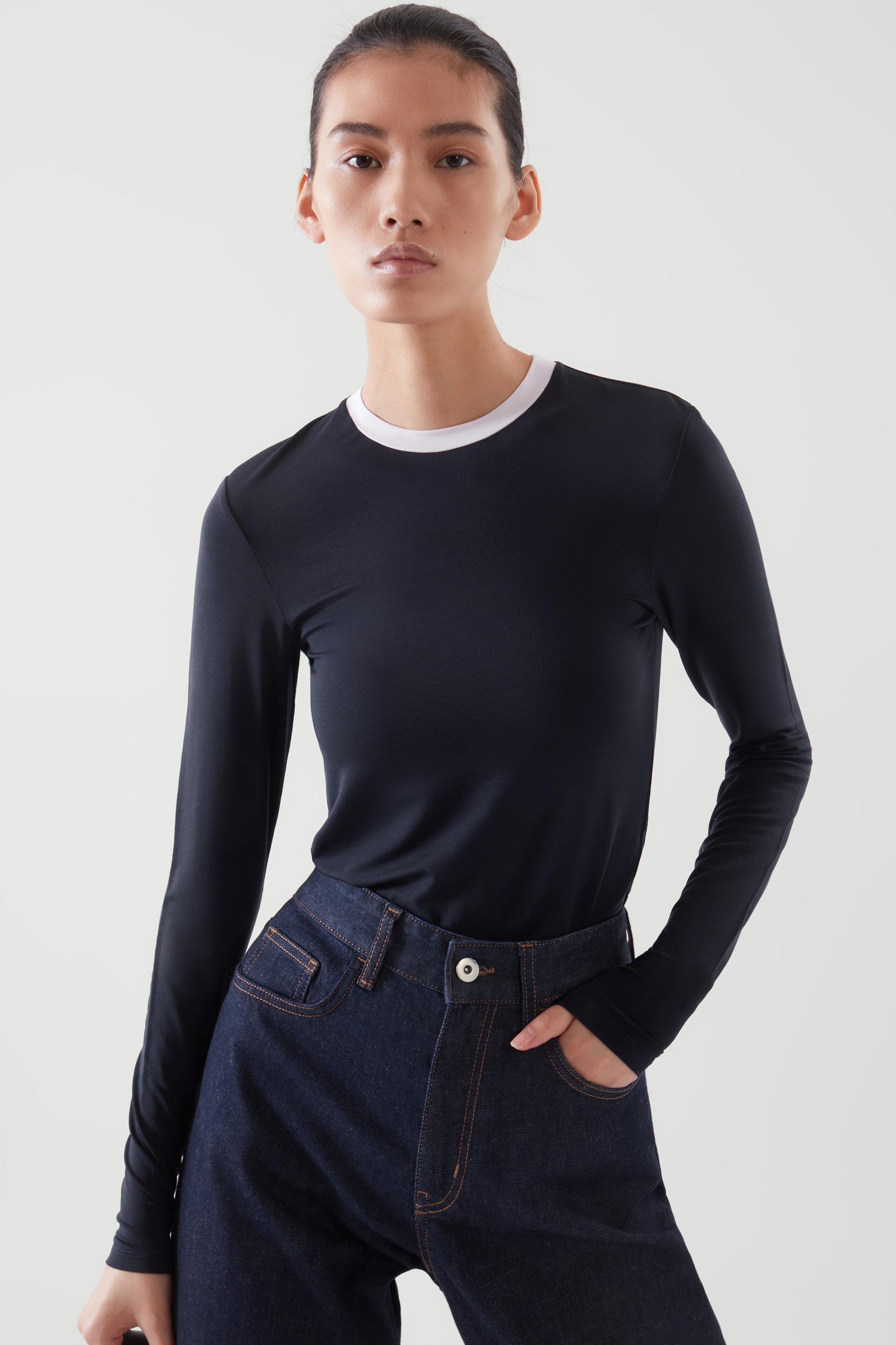 Front image of cos LONG-SLEEVED TOP in NAVY / LILAC
