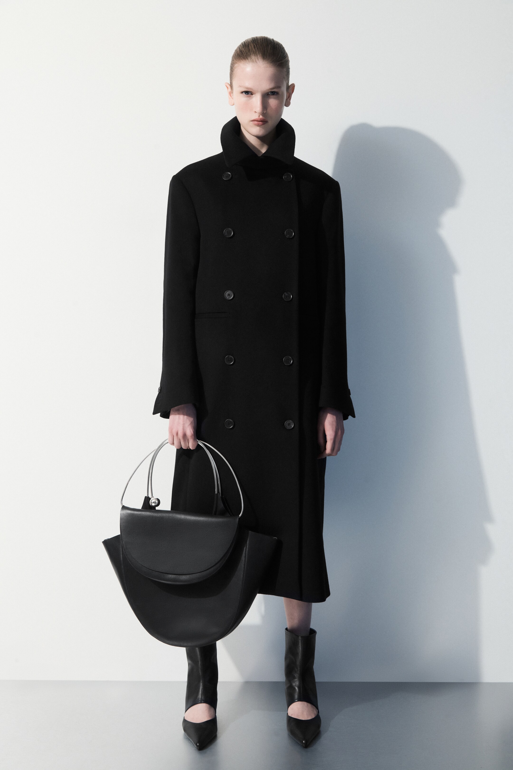The halo leather tote - BLACK - women | COS AU