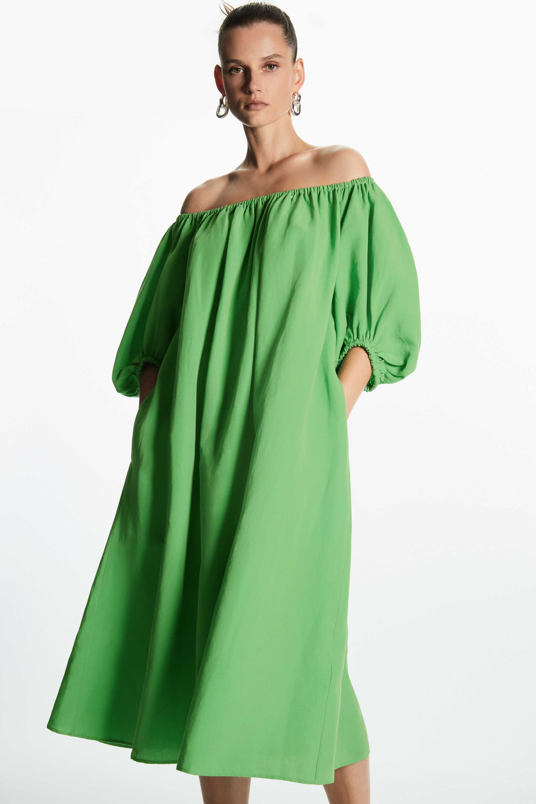 Front image of cos LINEN-BLEND PUFF-SLEEVE DRESS in GREEN