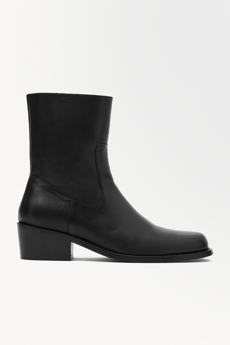 THE HEELED LEATHER BOOTS